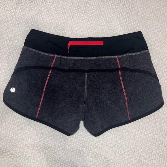Lululemon Speed Short *4-way Stretch 2.5|| Size 6 - Picture 3 of 7